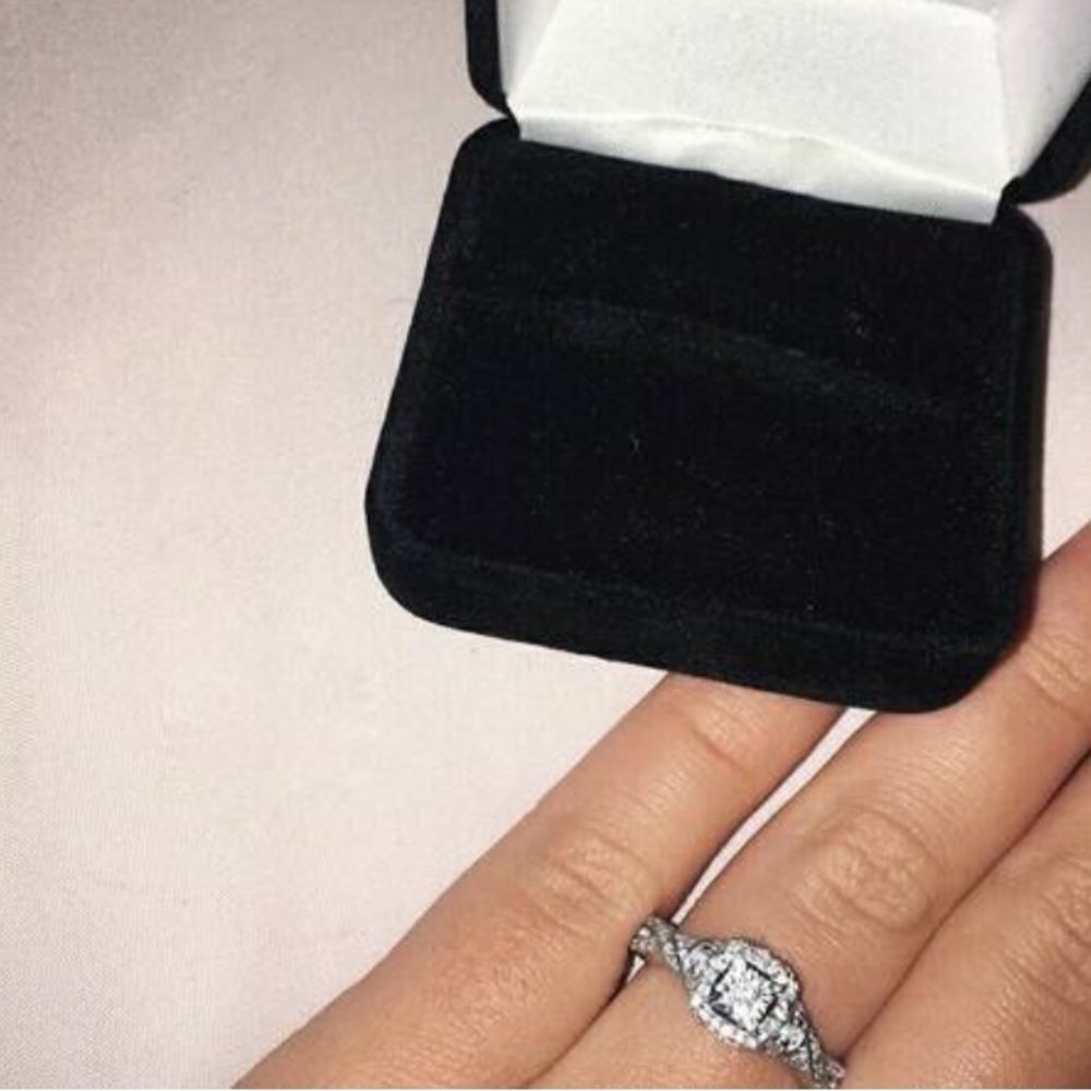 KAY JEWELERS PROMISE/ENGAGEMENT RING